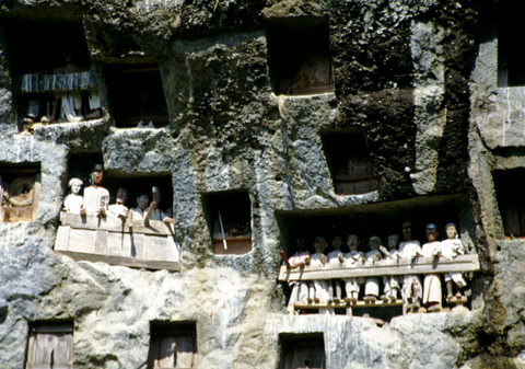 sulawesi - grave puppets 3.jpg